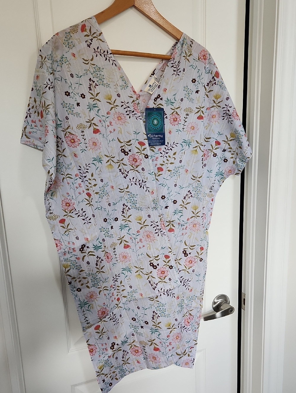O/S NWT 100% Cotton Floral V-Neck with Blooms Kaftan/ Bathing Suit Cover Up